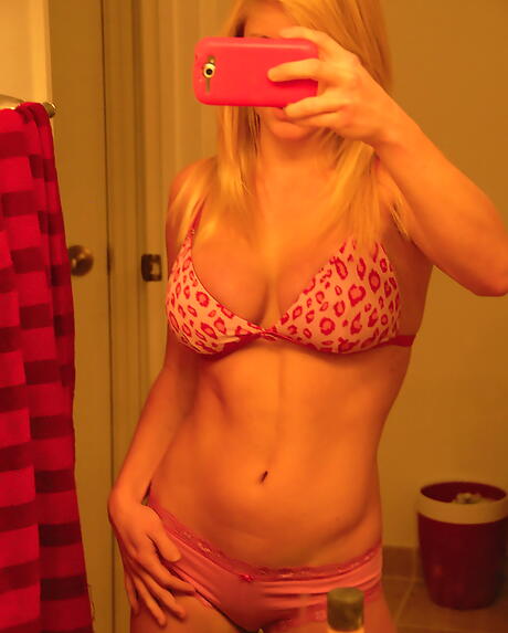 Hot blond Maria bares big boobies and sexy butt 