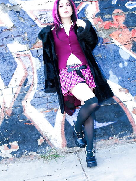 Tempting american milf Joanna Angel baring big boobies and hot butt 